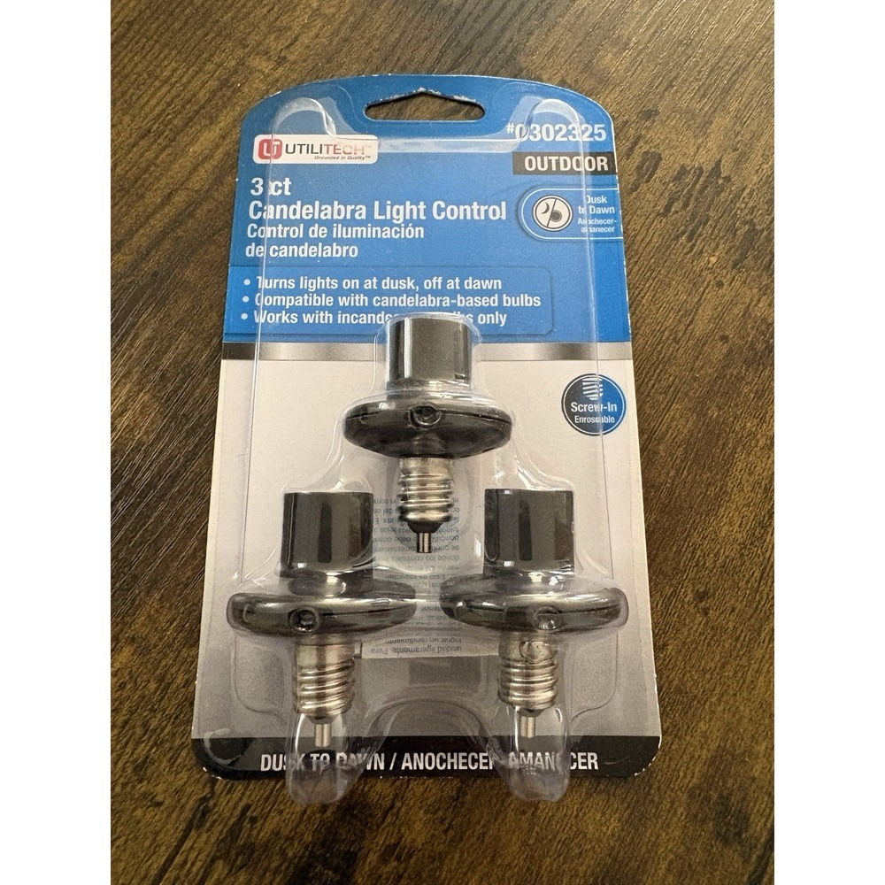 Utilitech 3 Count Candelabra Light Control Outdoor Dusk To Dawn screw in#0302325